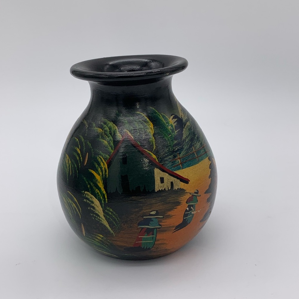 Vtg. (Signed) Nina Handmade Peruvian Folk Art Pottery Vase 5.5” X 5” Handpainted